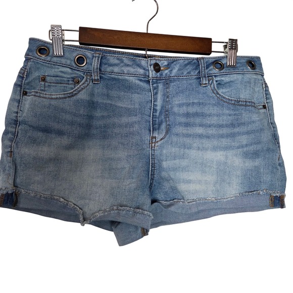 Vanilla Star Pants - Y2K Low Rise Denim Shorts Grommet Waistband Light Wash Mini